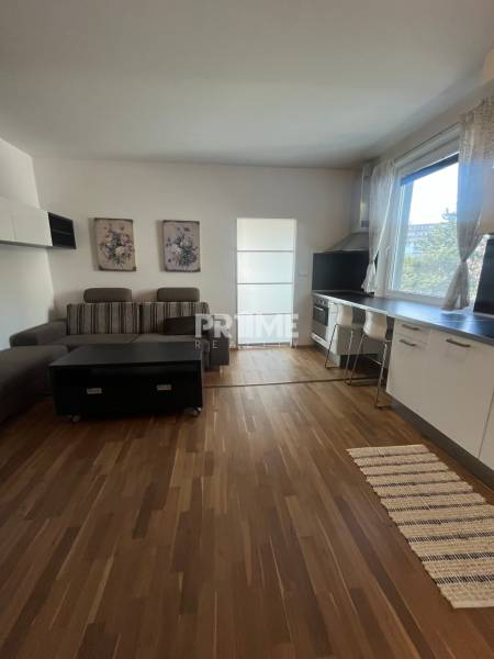 Slnečný 2i byt s loggiou, pivnica, garáž, Stromová, Nové Mesto