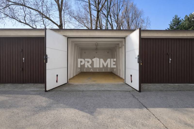 Samostatná garáž, Nám. hraničiarov, začiatok Petržalky