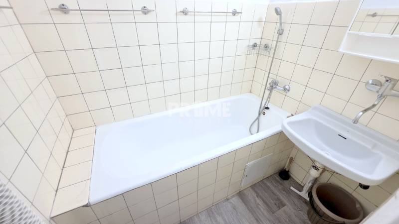 Pekný 3i byt, 3 x NEPRIECH.IZBA, BALKÓN, Radarová ulica, Ostredky