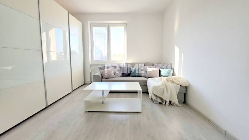 SLNEČNÝ 2i byt, REKONŠTRUKCIA, 2 X SAMOST.IZBA, BALKÓN, Haburská ulica