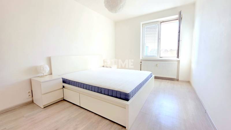 SLNEČNÝ 2i byt, REKONŠTRUKCIA, 2 X SAMOST.IZBA, BALKÓN, Haburská ulica