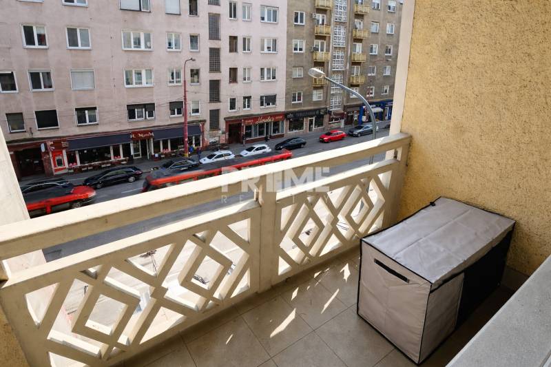 Bývajte ako prvý po rekonštrukcii - 2i byt, klíma, komora, Staré Mesto