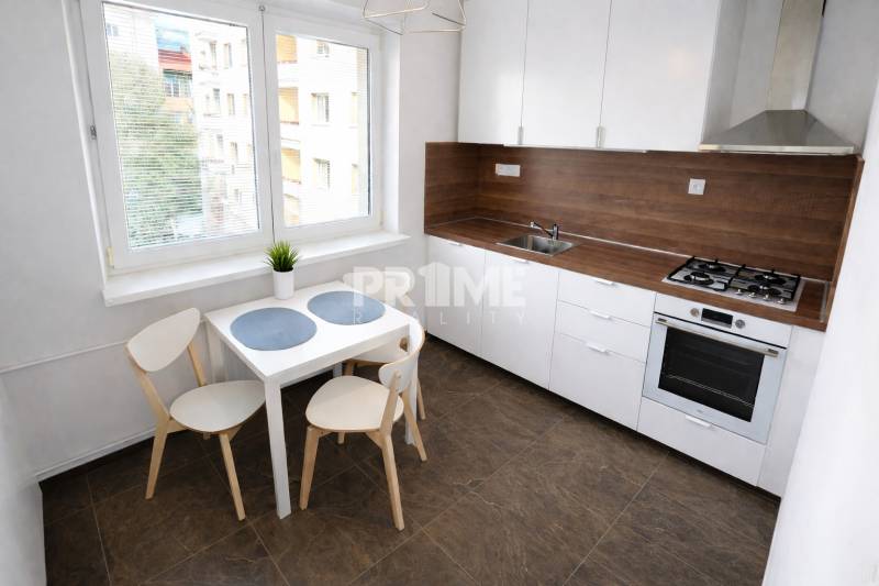 Bývajte ako prvý po rekonštrukcii - 2i byt, klíma, komora, Staré Mesto