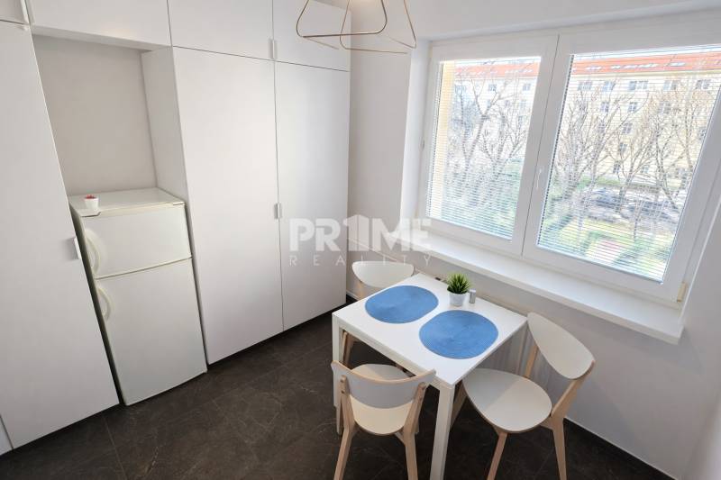 Bývajte ako prvý po rekonštrukcii - 2i byt, klíma, komora, Staré Mesto