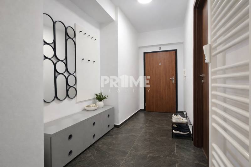 Bývajte ako prvý po rekonštrukcii - 2i byt, klíma, komora, Staré Mesto