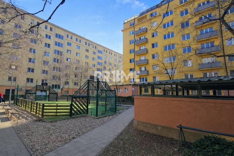 Bývajte ako prvý po rekonštrukcii - 2i byt, klíma, komora, Staré Mesto