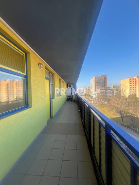 Priestranný 1i byt, zariadený, novostavba, Haanova, Petržalka