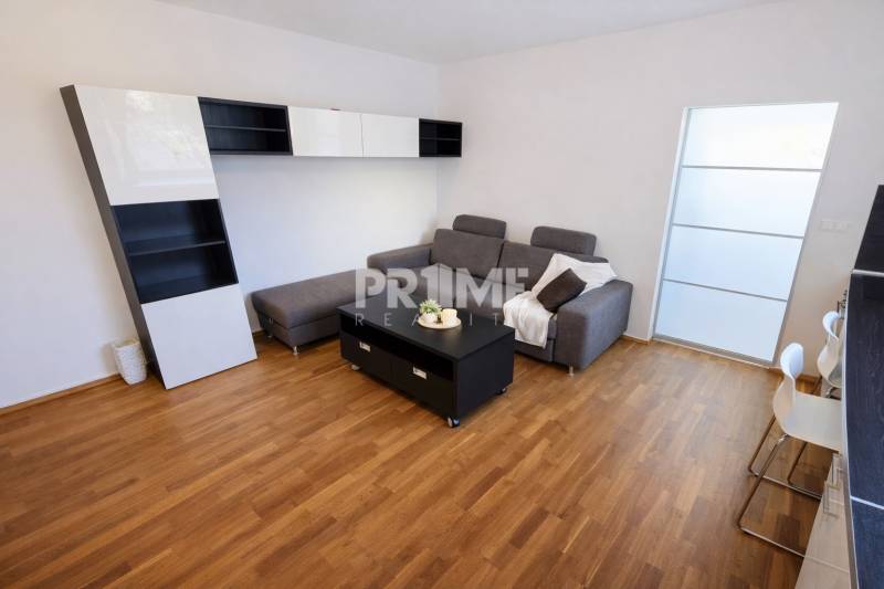 Slnečný 2i byt s loggiou, garáž, pivnica, novostavba, Stromová-Kramáre