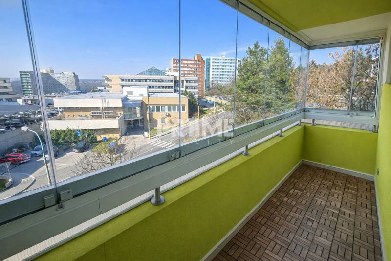 Slnečný 2i byt s loggiou, garáž, pivnica, novostavba, Stromová-Kramáre