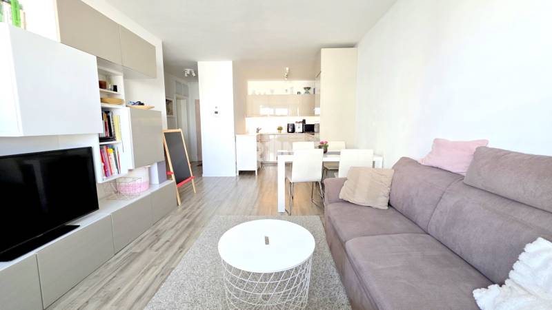 MODERNÝ 2i byt ( 58 m2 ), PARKING, ŠATNÍK, LOGGIA, Nobelová ulica