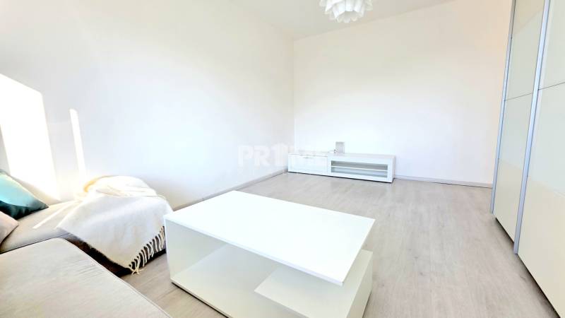 SLNEČNÝ 2i byt, REKONŠTRUKCIA, 2 X SAMOST.IZBA, BALKÓN, Haburská ulica