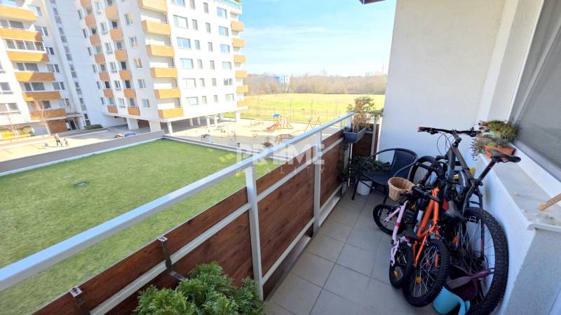 MODERNÝ 2i byt ( 58 m2 ), PARKING, ŠATNÍK, LOGGIA, Nobelová ulica