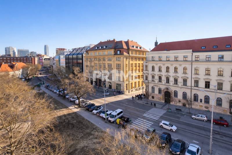 VEĽKOMETRÁŽNY 3i byt, 2xkúpeľňa, šatník, balkón, klíma, garáž, CENTRUM