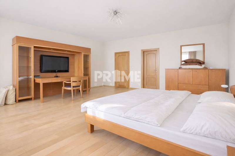 VEĽKOMETRÁŽNY 3i byt, 2xkúpeľňa, šatník, balkón, klíma, garáž, CENTRUM