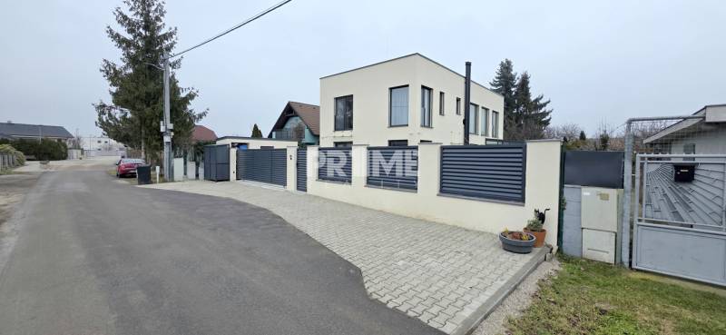 BÝVAJ PRVÝ v 4,5i byte, NOVOSTAVBA, KLÍMA, PARKING, Trnková ulica