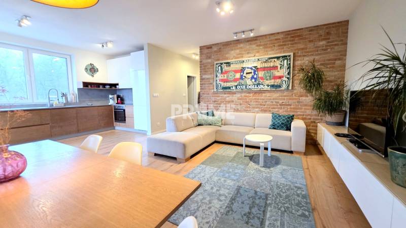 LUXUSNÝ 3i byt, TERASA, PARKING, KLÍMA, ZELENÁ HORKA, Ďumbierska ulica