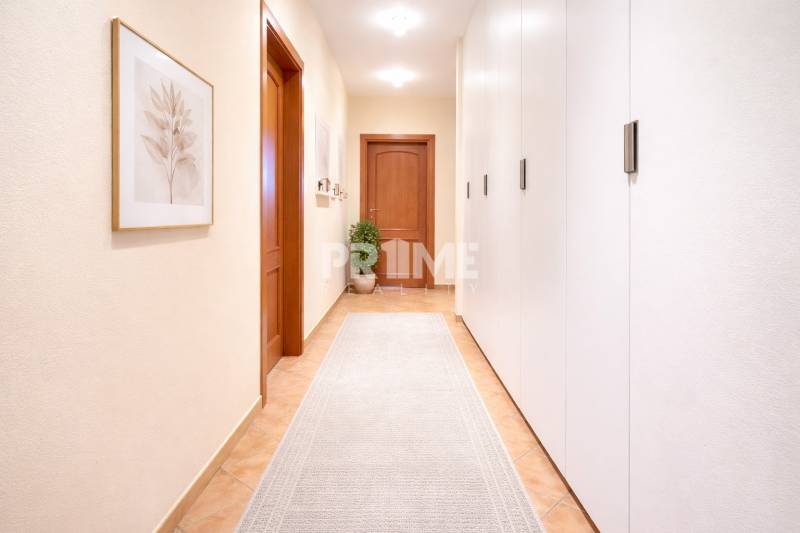 VEĽKOMETRÁŽNY 3i byt, 2xkúpeľňa, šatník, balkón, klíma, garáž, CENTRUM