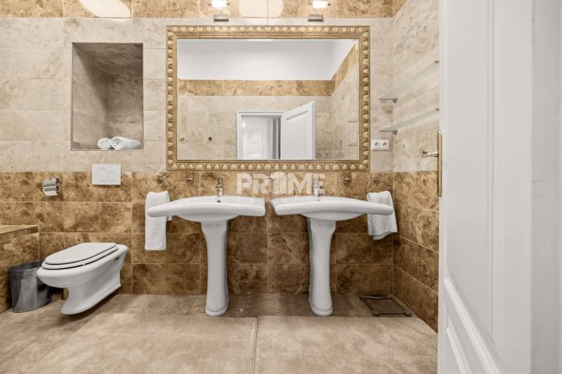  EXKLUZÍVNY, VEĽKOMETRÁŽNY 3i byt ( 130 m2 ), REKONŠTRUKCIA, CENTRUM