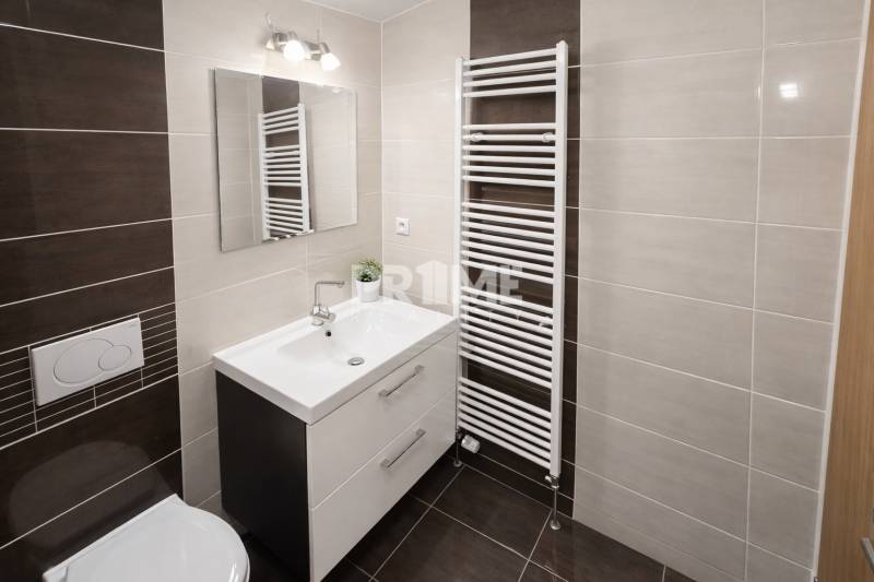 Slnečný 2i byt s loggiou, garáž, pivnica, novostavba, Stromová-Kramáre