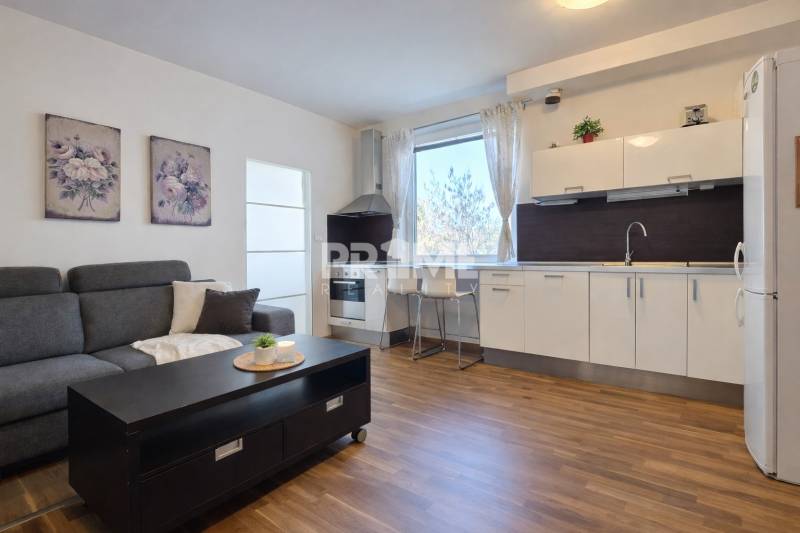 Slnečný 2i byt s loggiou, garáž, pivnica, novostavba, Stromová-Kramáre