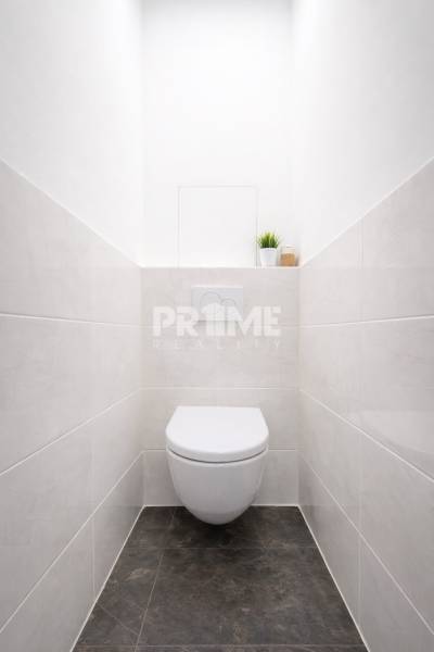 Nový 2i byt, po rekonštrukcii ešte neobývaný, klíma, loggia, Krížna,SM