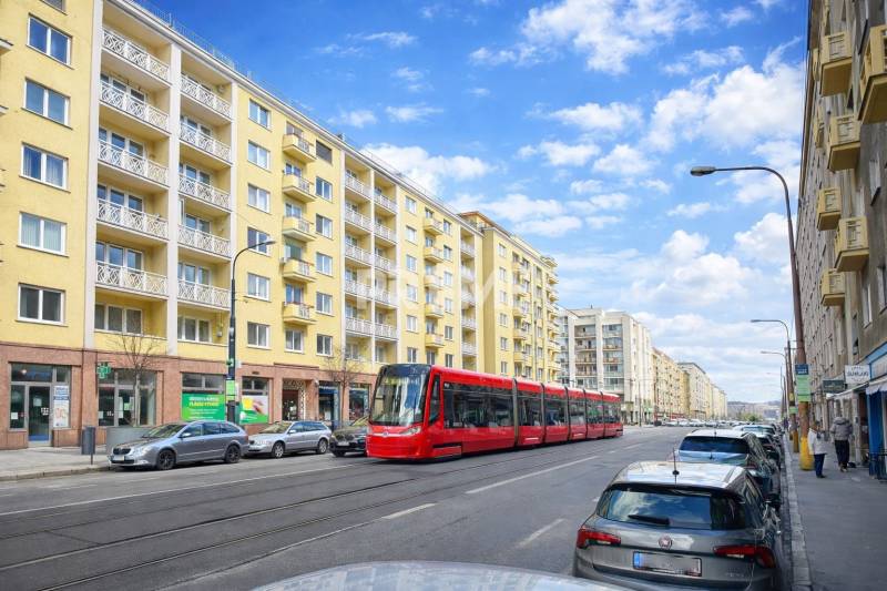 Nový 2i byt, po rekonštrukcii ešte neobývaný, klíma, loggia, Krížna,SM