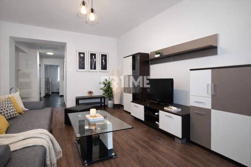 Nový 2i byt, po rekonštrukcii ešte neobývaný, klíma, loggia, Krížna,SM