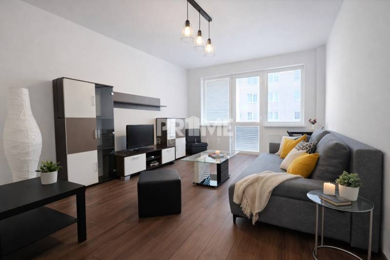 Nový 2i byt, po rekonštrukcii ešte neobývaný, klíma, loggia, Krížna,SM