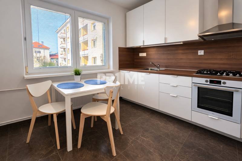 Nový 2i byt, po rekonštrukcii ešte neobývaný, klíma, loggia, Krížna,SM