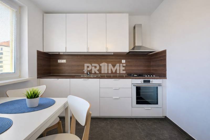 Nový 2i byt, po rekonštrukcii ešte neobývaný, klíma, loggia, Krížna,SM