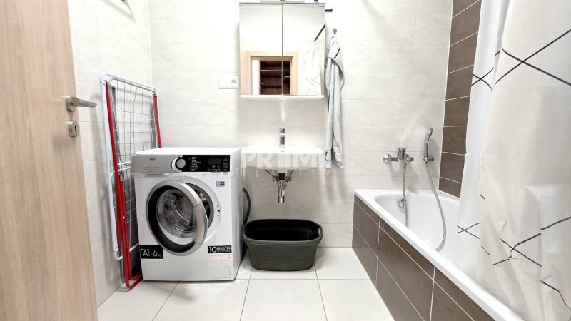 MODERNÝ 2i byt, NOVÝ RUŽINOV, PARKING, KLÍMA, BALKÓN, Bajkálska ulica