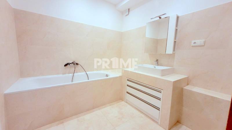 MODERNÝ 2i byt ( 79 m2 ), LOGGIA, PARKING, Karloveské rameno