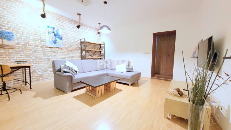 JEDINEČNÝ 2i byt, REKONŠT., 2 X .SAMOST.IZBA, Hviezdoslavovo nám. 