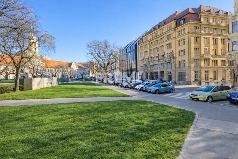 VEĽKOMETRÁŽNY 3i byt, 2xkúpeľňa, šatník, balkón, klíma, garáž, CENTRUM