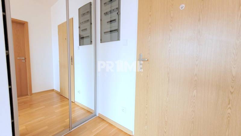 MODERNÝ 2i byt ( 79 m2 ), LOGGIA, PARKING, Karloveské rameno