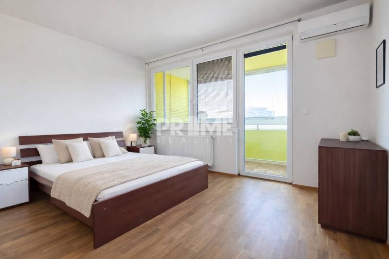 Slnečný 2i byt s loggiou, garáž, pivnica, novostavba, Stromová-Kramáre