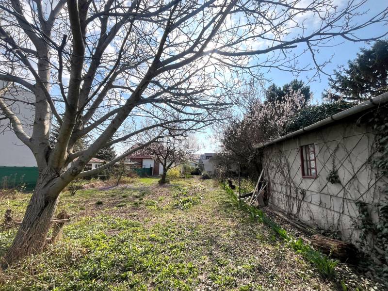 Stavebný pozemok – 604 m2, Stredná ul., Ružinov – časť Trnávka