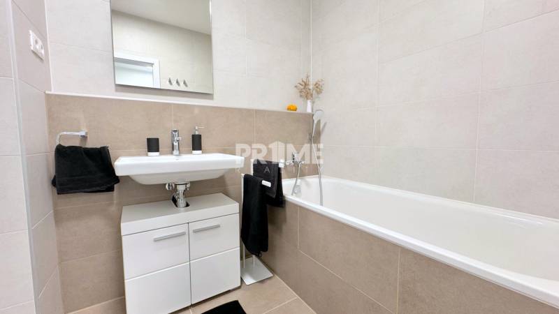 MODERNÝ 2i byt, POD VINICOU, LOGGIA, PARKING, Skalická ulica