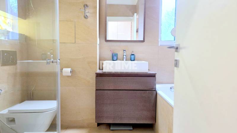 LUXUSNÝ 3i byt, TERASA, PARKING, KLÍMA, ZELENÁ HORKA, Ďumbierska ulica