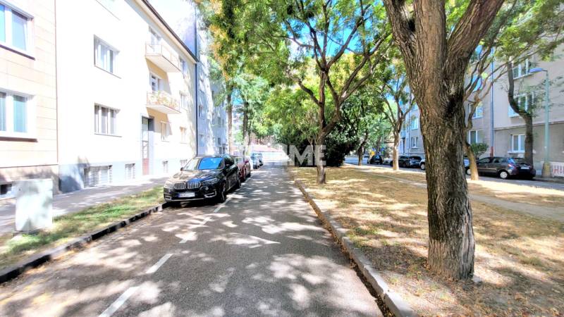 U NÁS !!! MODERNÝ 2i byt, REKONŠTRUKCIA, NIVY, Trenčianska ulica