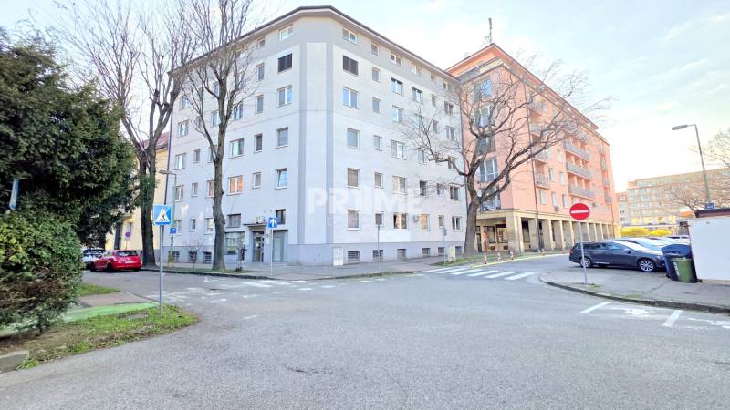 U NÁS !!! MODERNÝ 2i byt, REKONŠTRUKCIA, NIVY, Trenčianska ulica