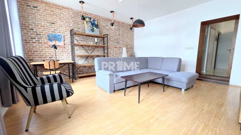 JEDINEČNÝ 2i byt, REKONŠT., 2 X .SAMOST.IZBA, Hviezdoslavovo nám. 