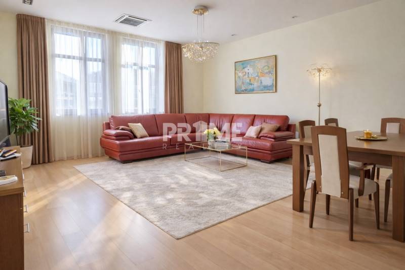 VEĽKOMETRÁŽNY 3i byt, 2xkúpeľňa, šatník, balkón, klíma, garáž, CENTRUM