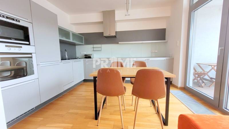 MODERNÝ 2i byt ( 79 m2 ), LOGGIA, PARKING, Karloveské rameno