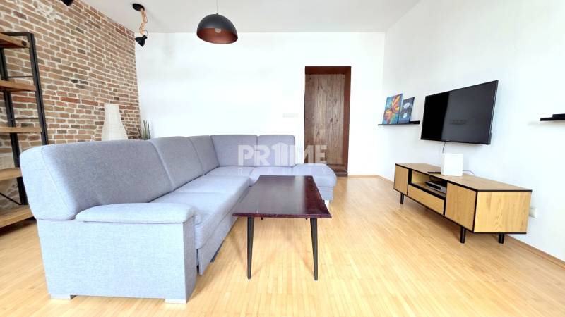 JEDINEČNÝ 2i byt, REKONŠT., 2 X .SAMOST.IZBA, Hviezdoslavovo nám. 