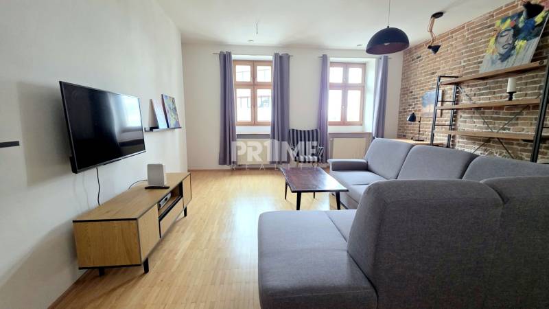 JEDINEČNÝ 2i byt, REKONŠT., 2 X .SAMOST.IZBA, Hviezdoslavovo nám. 