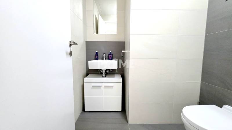 JEDINEČNÝ 2i byt, NOVOSTAVBA, KLÍMA, VÝHĽAD, PARKING, SKY PARK