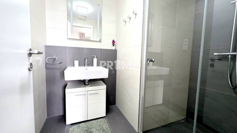 JEDINEČNÝ 2i byt, NOVOSTAVBA, KLÍMA, VÝHĽAD, PARKING, SKY PARK