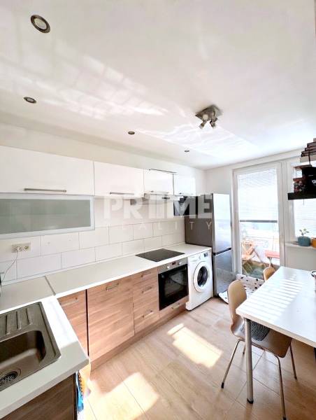 PEKNÝ 3i byt, BALKÓN, REKONŠTRUKCIA, Hrobákova ulica, Petržalka