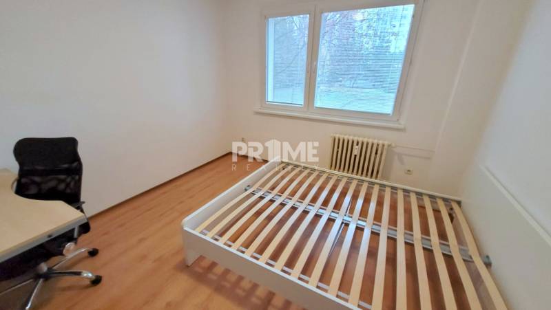 Pekný 2i byt, REKONŠTRUKCIA, TICHÁ ČASŤ, ulica A.Gwerkovej, Petržalka